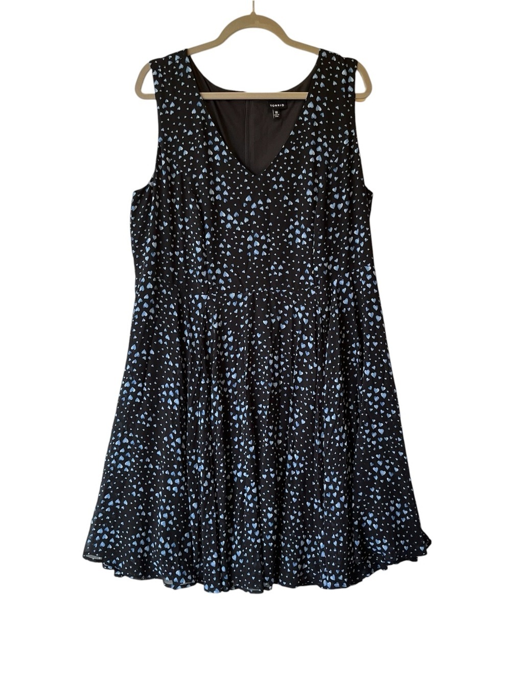 Torrid sleeveless knee length shift dress 18 Blue hearts V-neck Layered chiffon